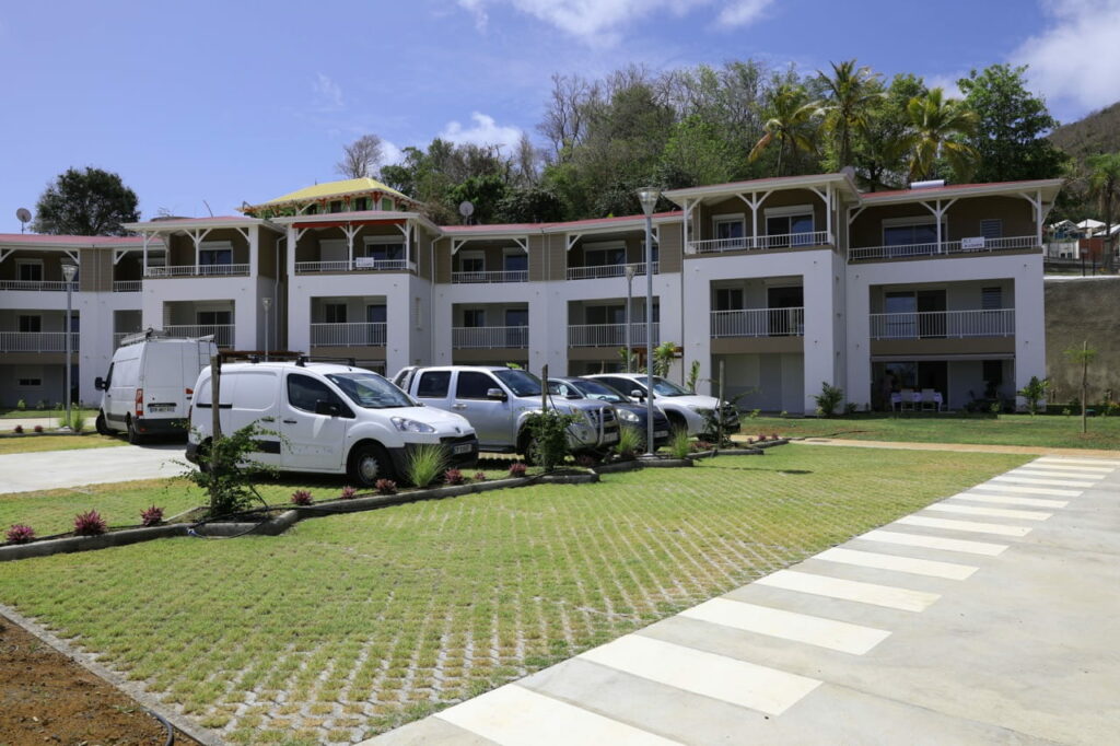 Réalisation extérieur - VRD Dalles gazon SAPEB | Béton Futé : Sapeb Martinique, Préfakit, SDPI
