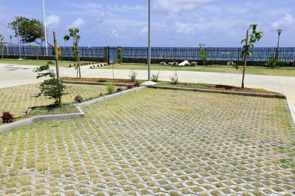 Réalisation parking - VRD Dalles gazon SAPEB | Béton Futé : Sapeb Martinique, Préfakit, SDPI